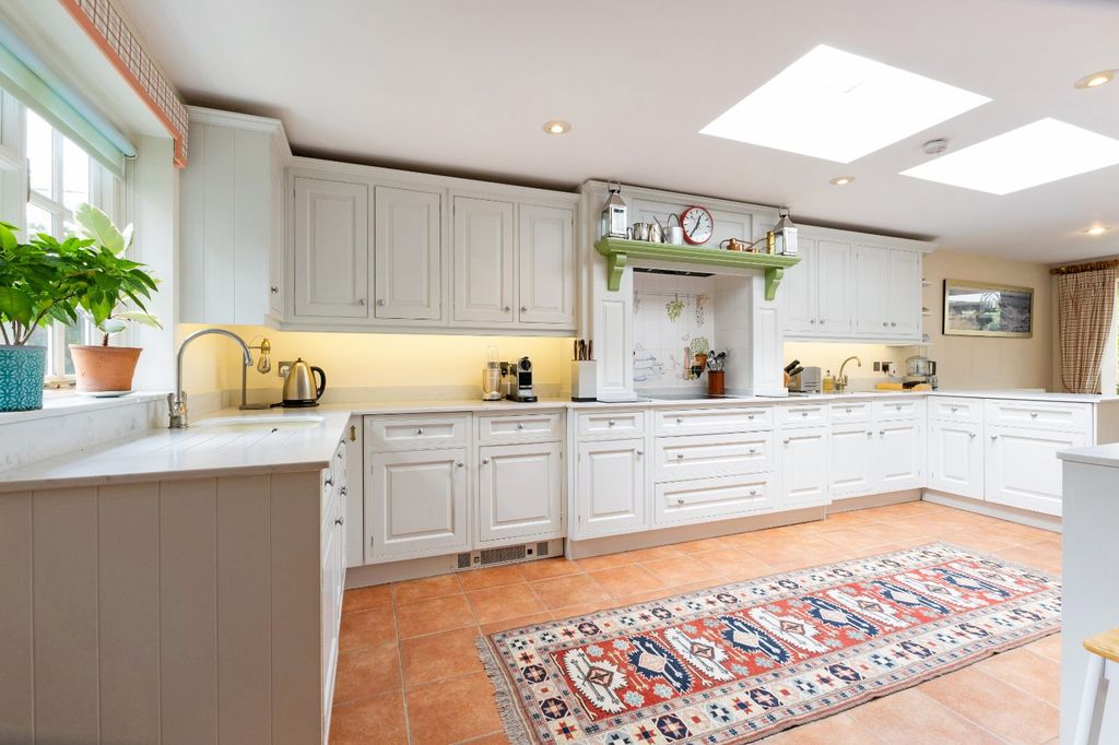 Property photo 2 of 17 Kitchen