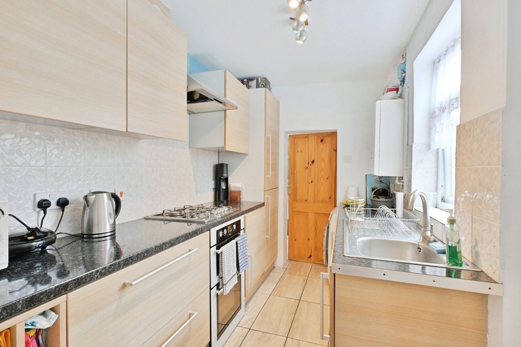 Property photo 3 of 16 Pbox-Img.Jpg