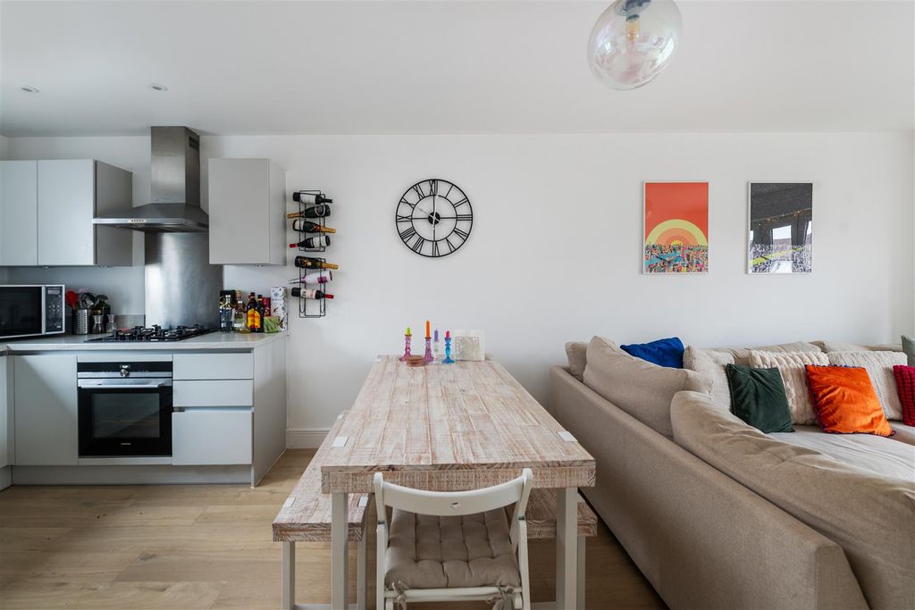 Property photo 2 of 17 5 Brambling Court Internals-10.Jpg