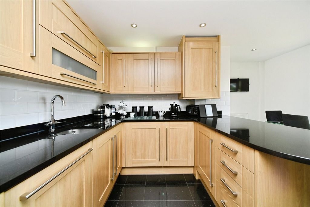 Property photo 3 of 23 Kitchen