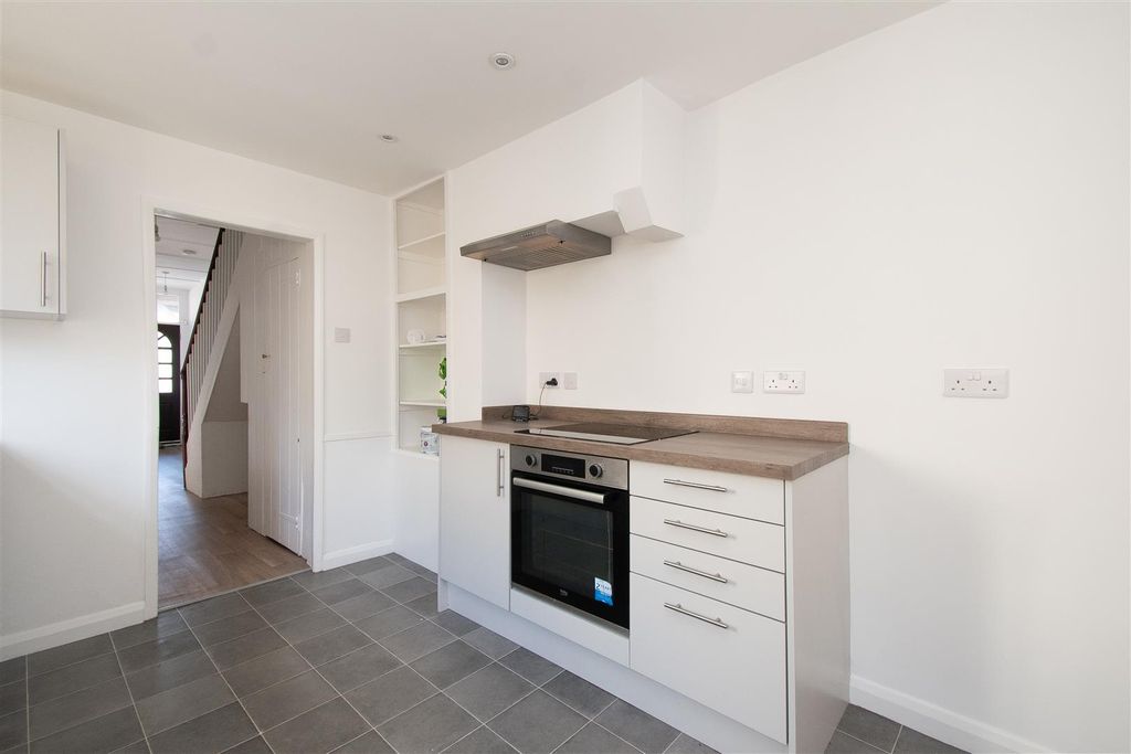 Property photo 3 of 17 Kitchen