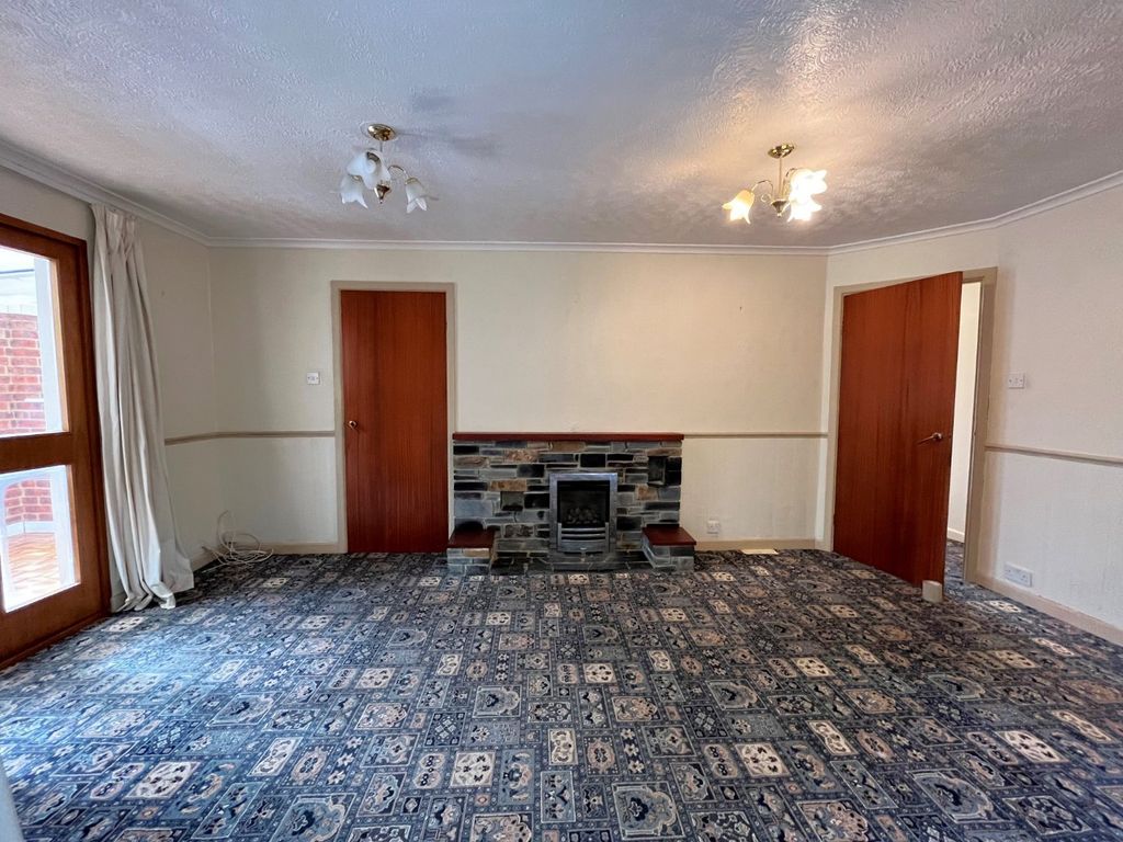 Property photo 2 of 11 Tiverton, Seddons