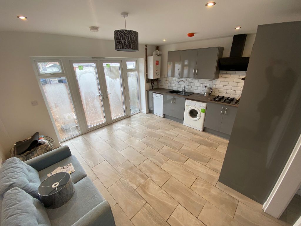 Property photo 3 of 9 Kitchen