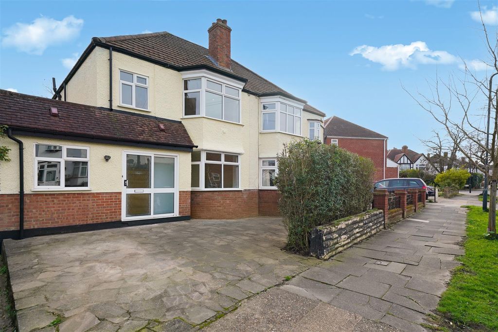 Property photo 1 of 16 1 Blockley Road - Y59H3Otxmj7Ypelzc6Mt.Jpg