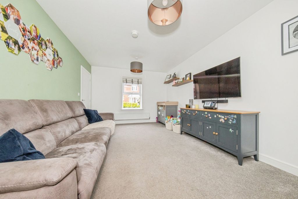 Property photo 3 of 23 Pbox-Img.Jpg