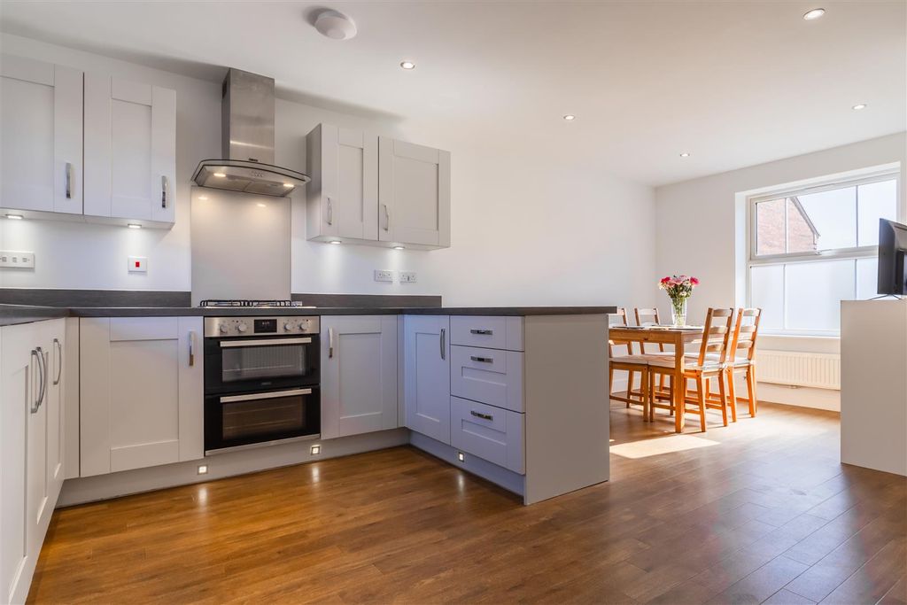 Property photo 2 of 30 Blenhiem Close, 8-41.Jpg