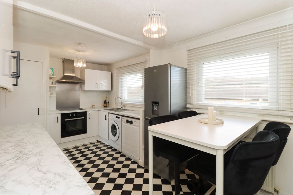 Property photo 3 of 20 Dining Kitchen