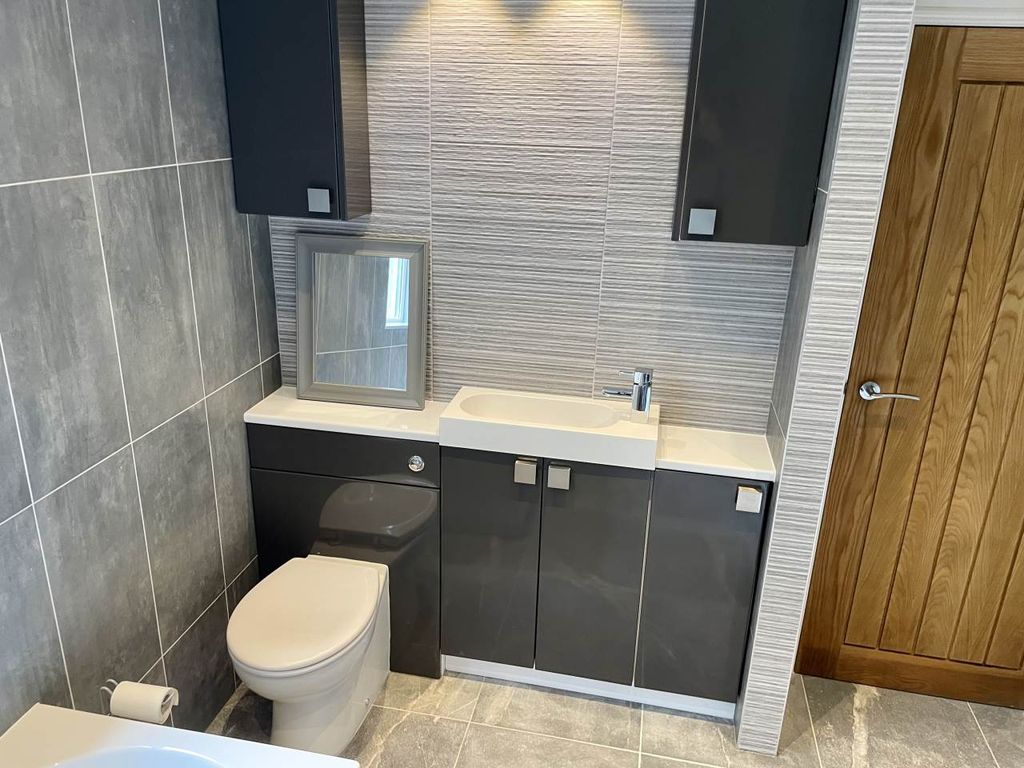 Property photo 2 of 19 Bathroom 2