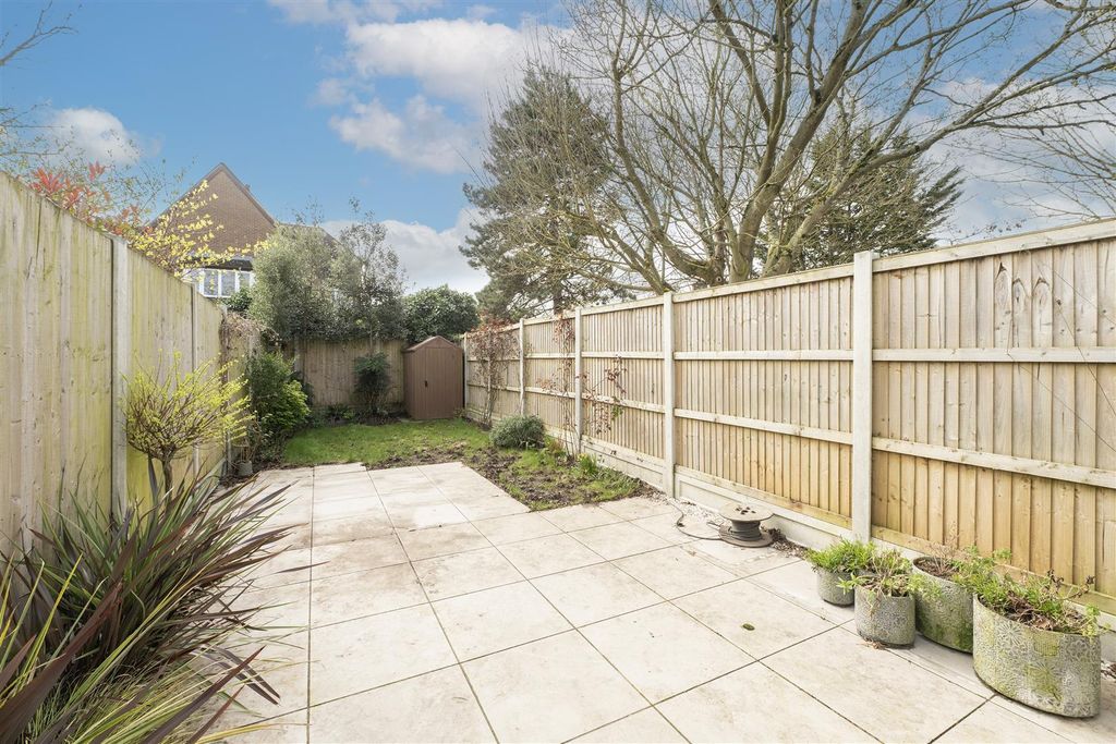 Property photo 2 of 12 Grove-Road-08.Jpg