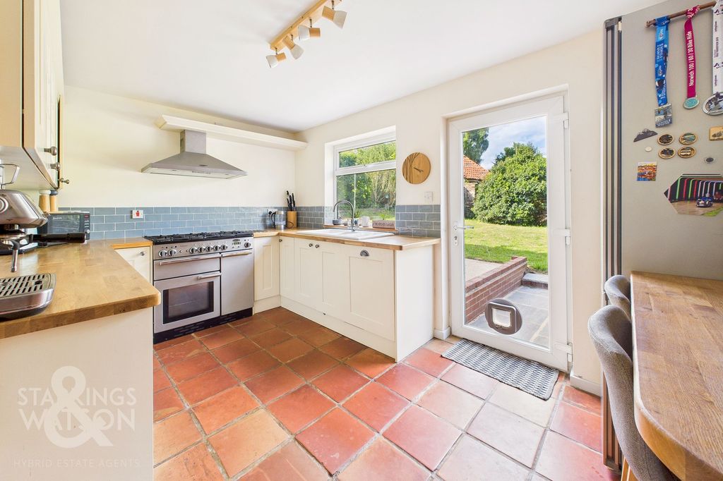 Property photo 3 of 33
