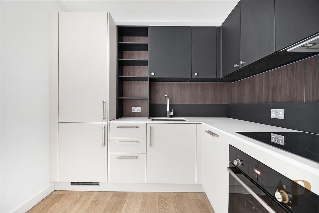 Property photo 3 of 21