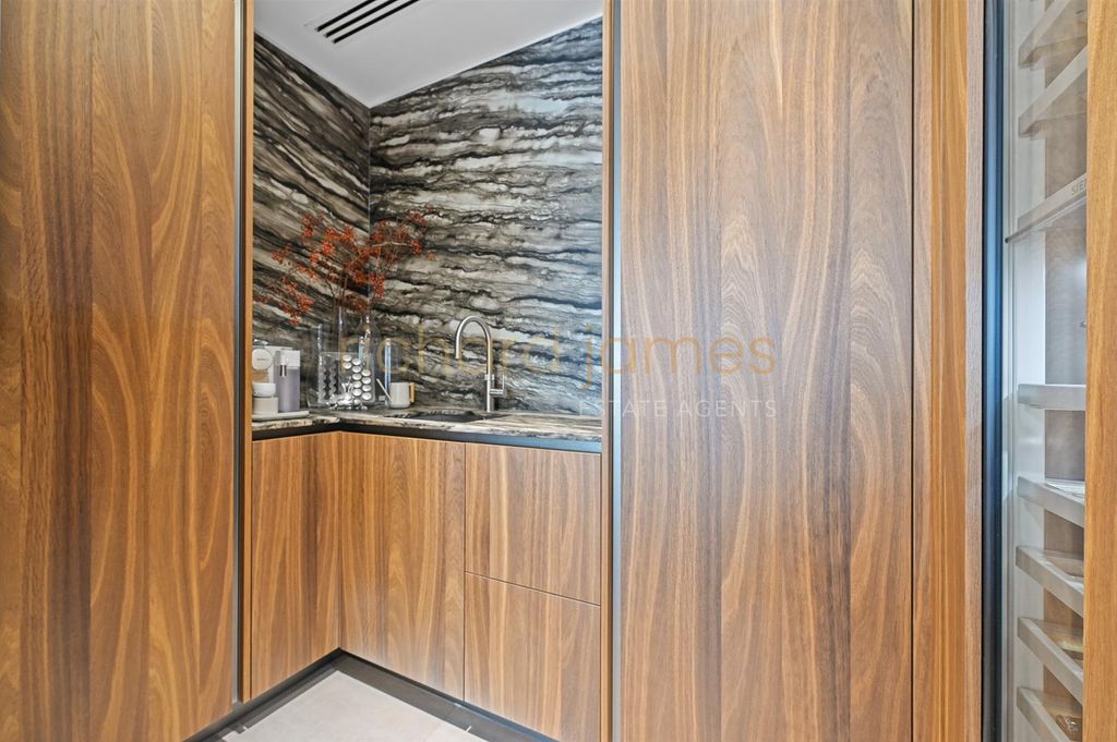 Additional image 12 of 3 bed flat to rentElizabeth Grove, Bushey Heath WD23