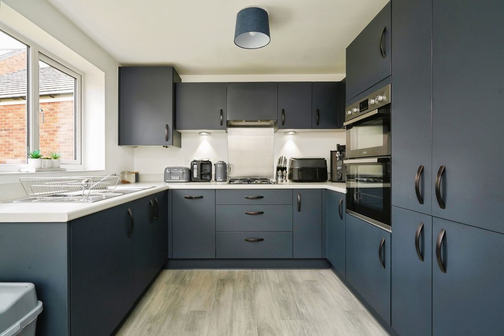 Property photo 3 of 17 Pbox-Img.Jpg