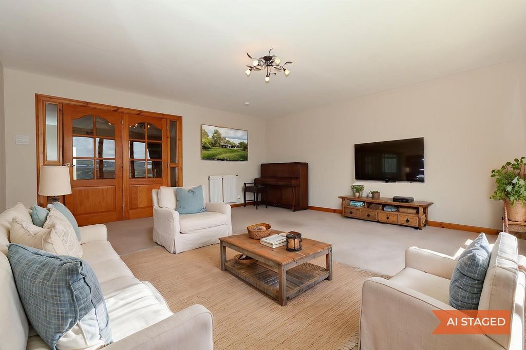 Property photo 1 of 23 Lounge