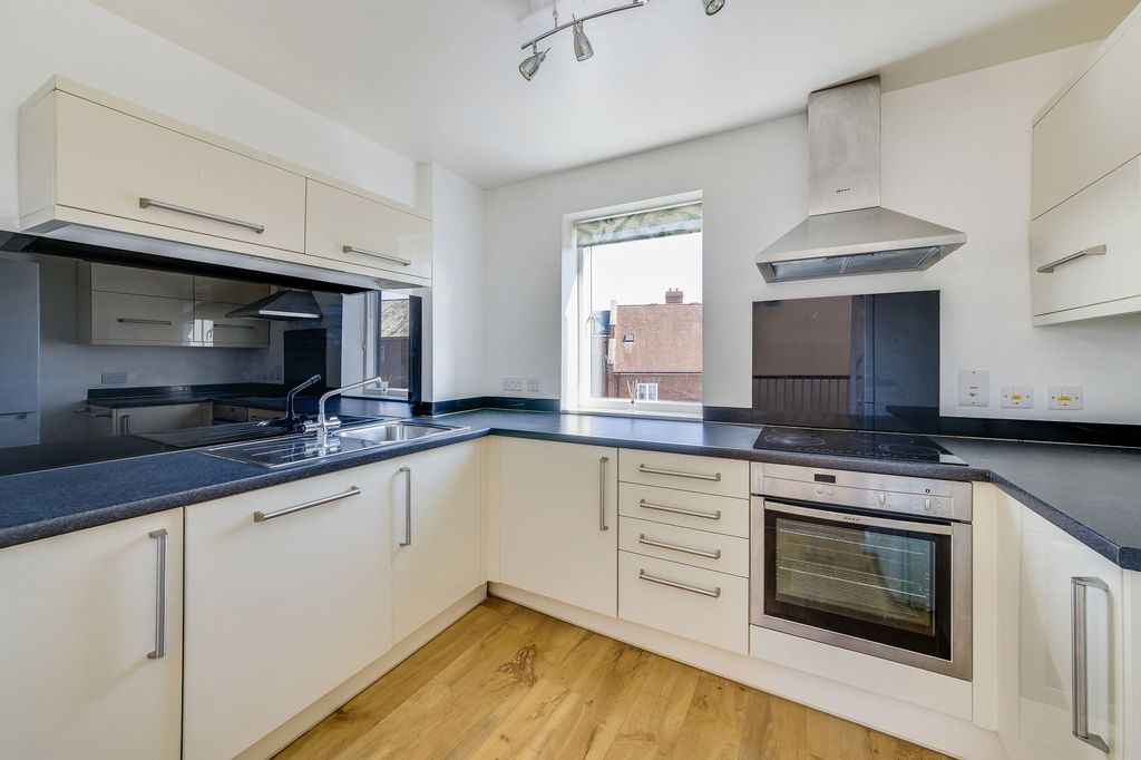 Property photo 3 of 21