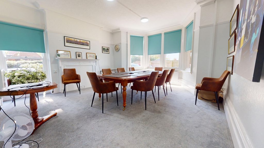 Property photo 2 of 27 4563972