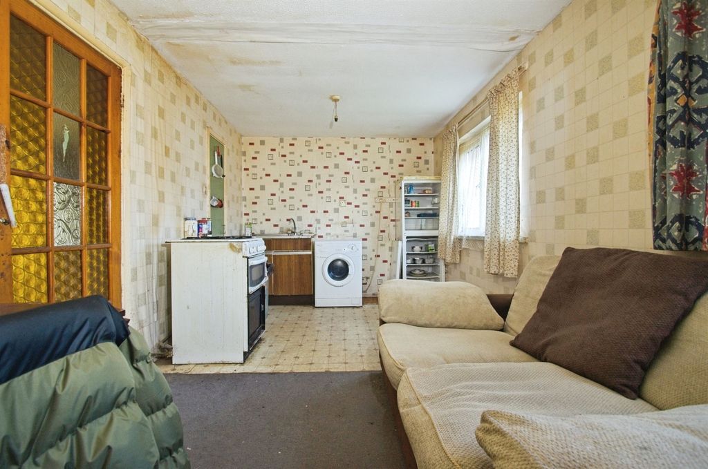 Property photo 3 of 17