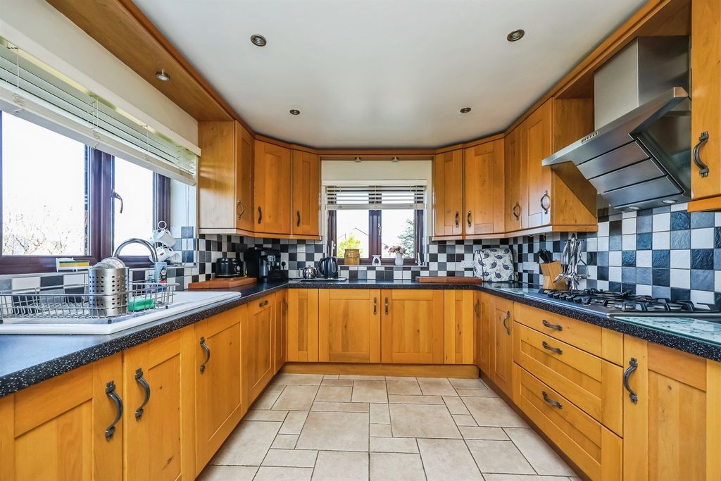 Property photo 3 of 23