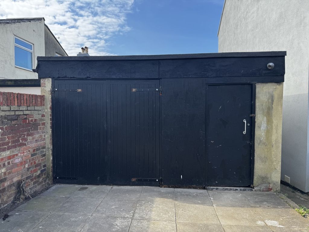 Property photo 2 of 5