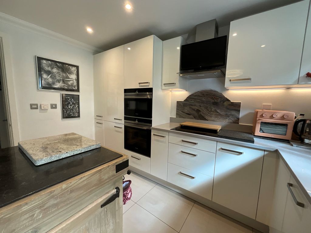 Additional image 5 of 3 bed end terrace house for saleHazel Close, Liphook GU30