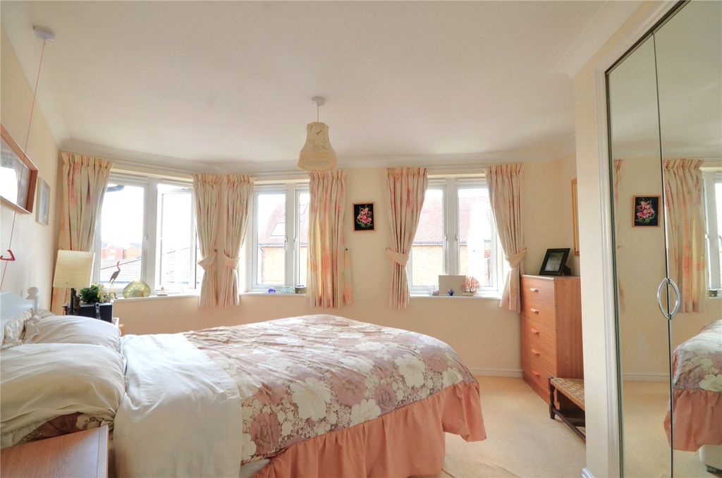 Property photo 3 of 10 Bedroom
