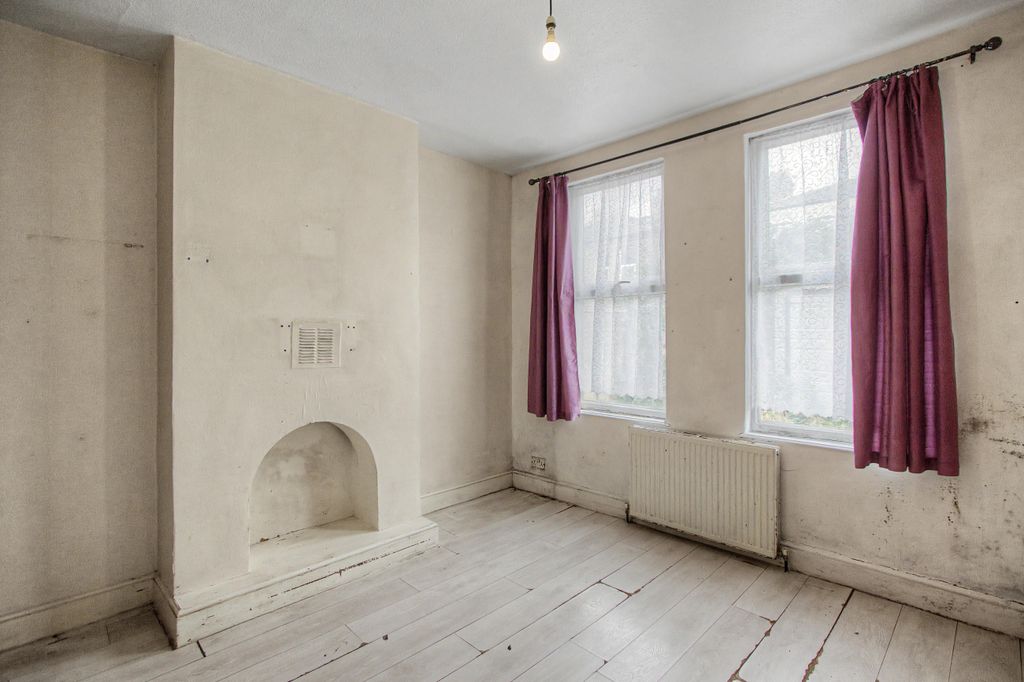 Property photo 3 of 14 35 Morieux Road, Leyton, London E10 7Lj