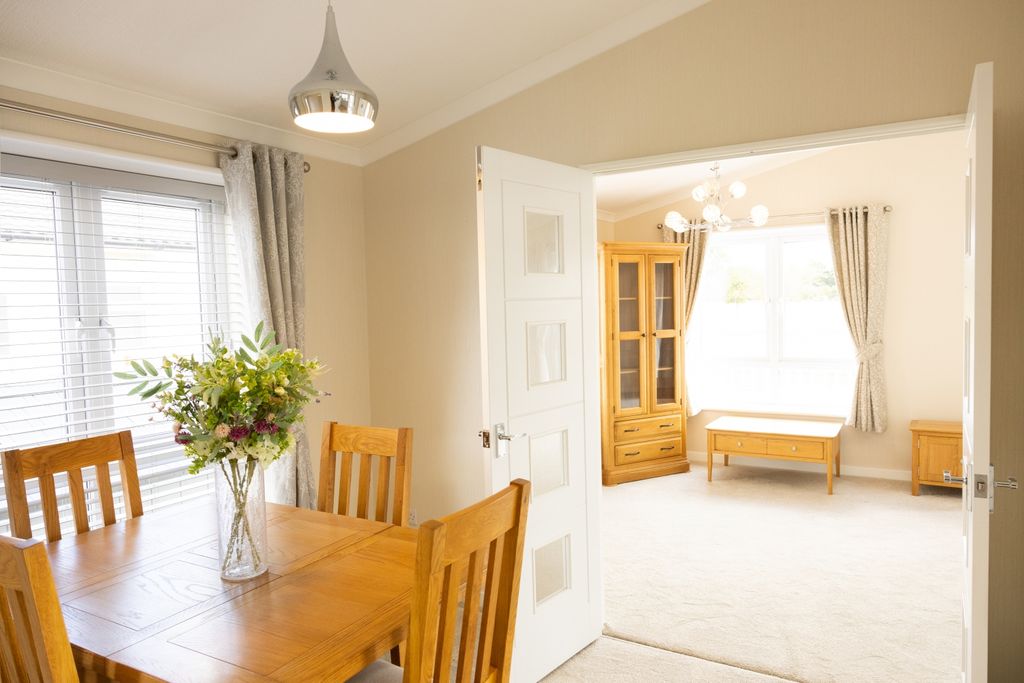 Property photo 3 of 11 Dining