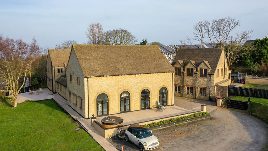 Property photo 3 of 50