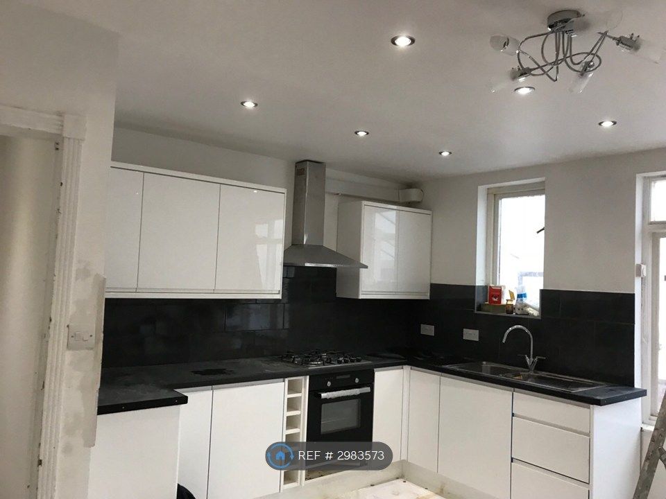 Property photo 1 of 13 New Fitted Kitchen