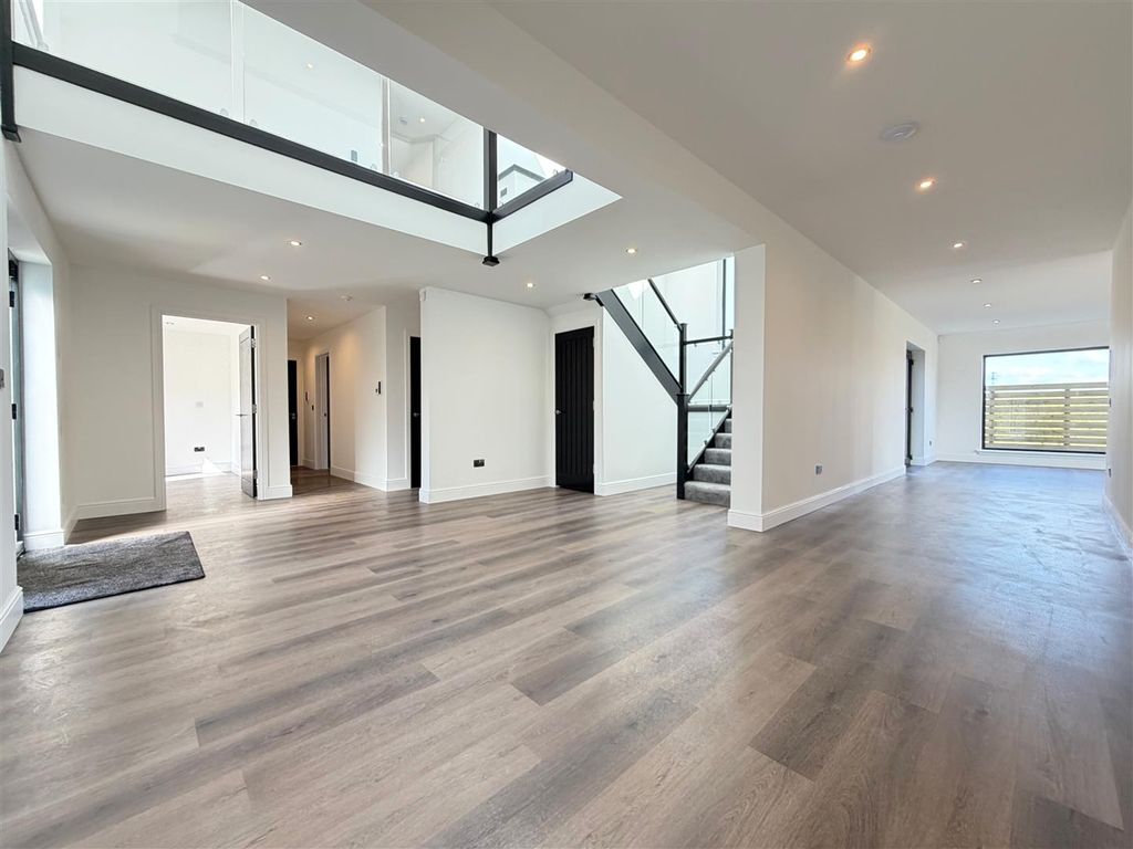 Property photo 3 of 16 Hall