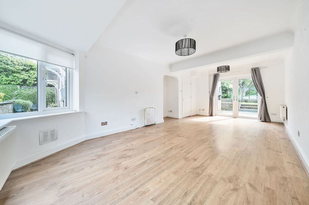 Property photo 3 of 11 Living Room