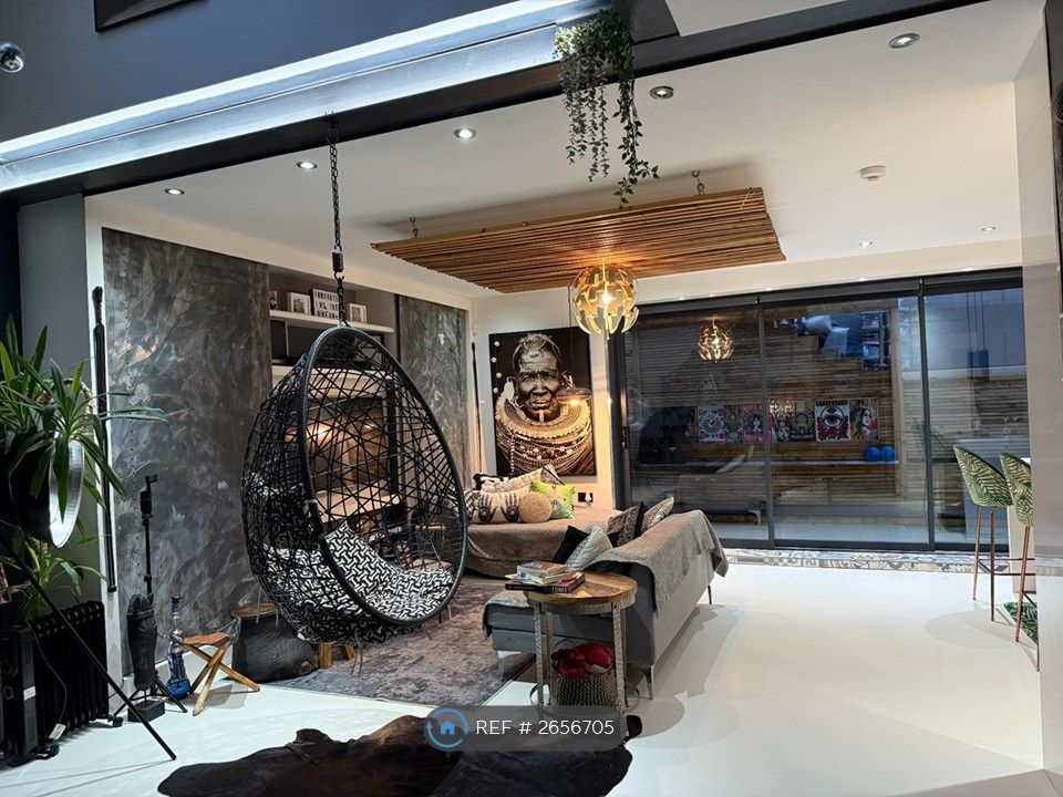 Property photo 2 of 10 Lounge