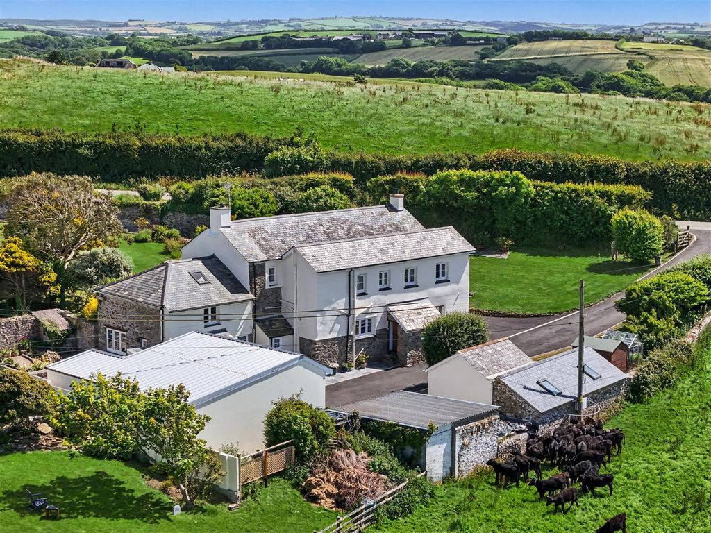 Property photo 2 of 22 Hele Farmhouse