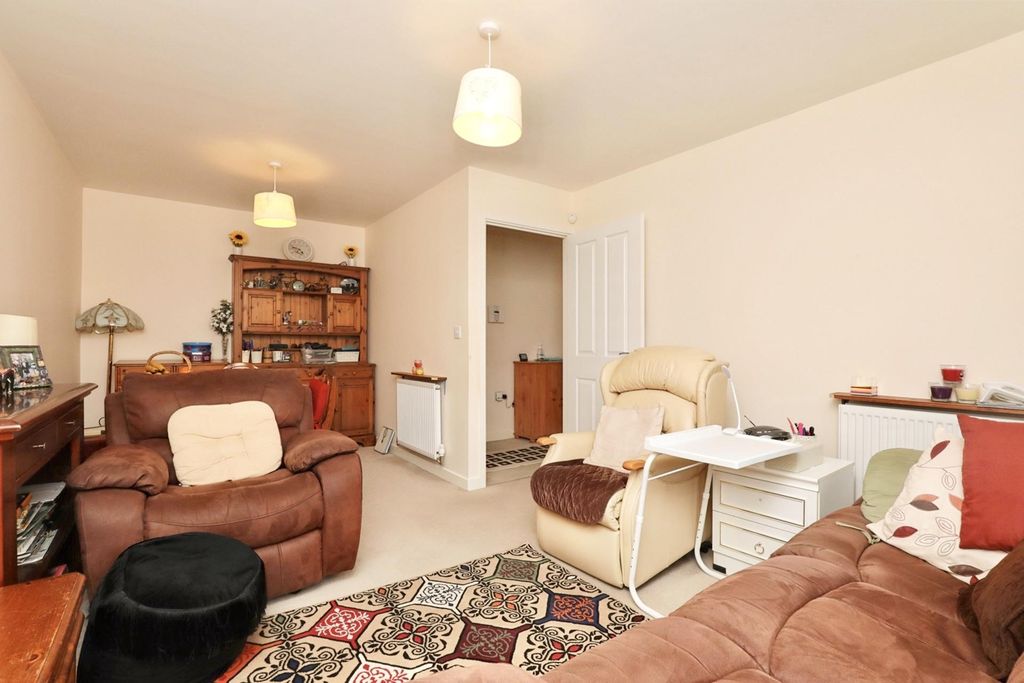 Property photo 2 of 9