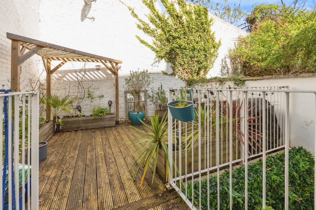 Property photo 3 of 15