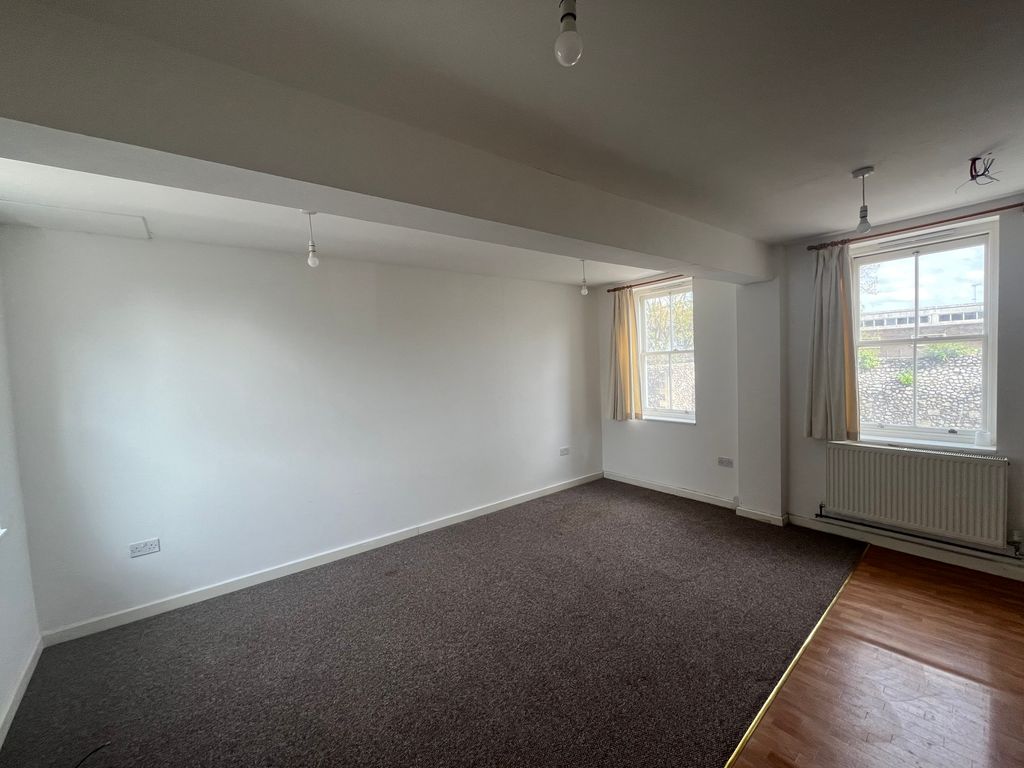 Property photo 3 of 5 Living Room