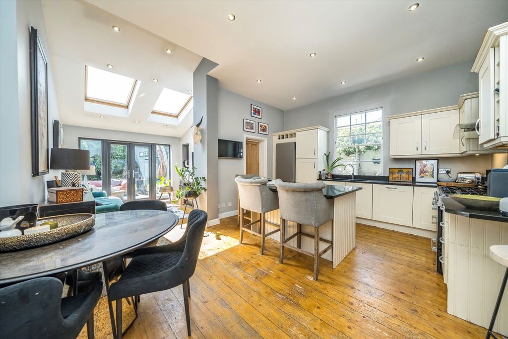 Property photo 2 of 7
