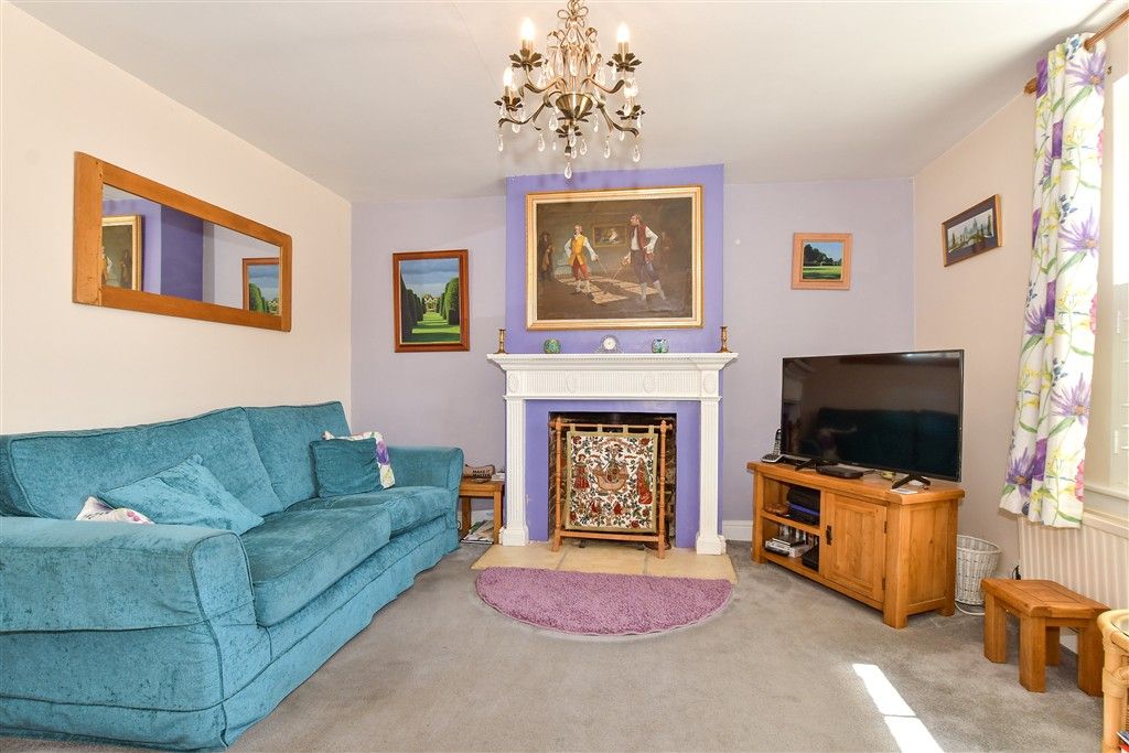 Property photo 3 of 14 Lounge