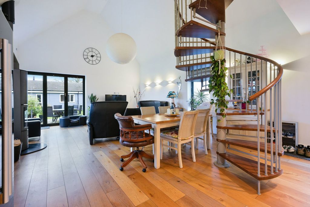 Additional image 6 of 5 bed detached house for saleMaplewood Drive, Lingfield RH7