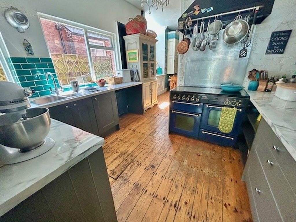 Property photo 3 of 36 Kitchen