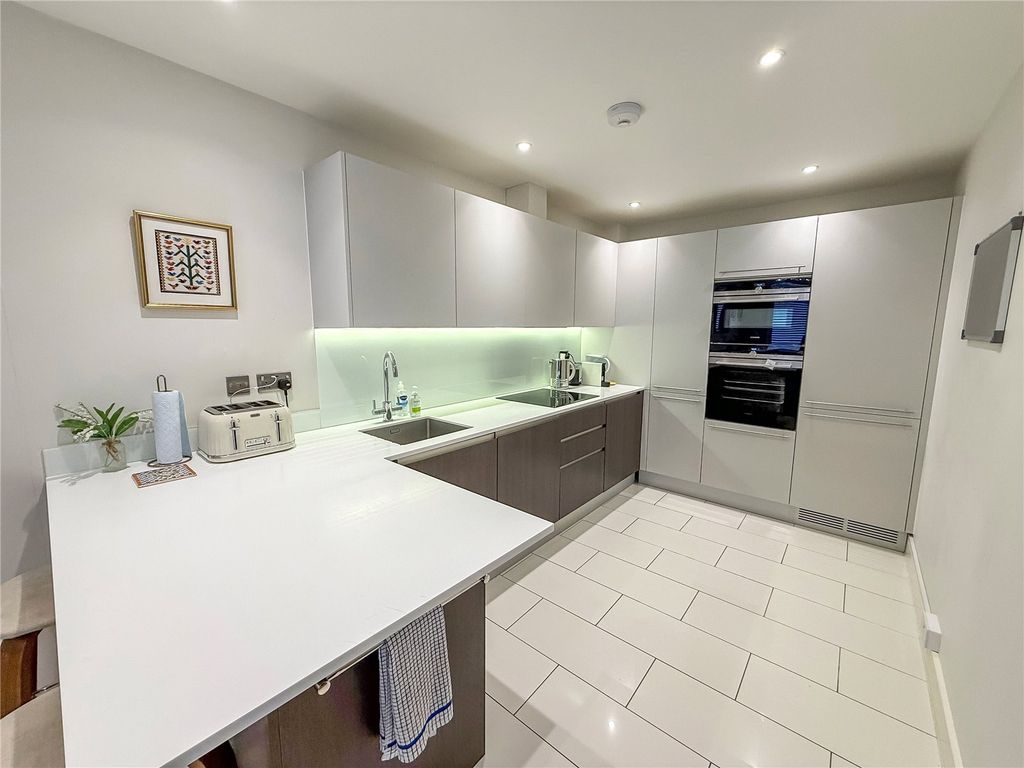 Property photo 3 of 17 Kitchen