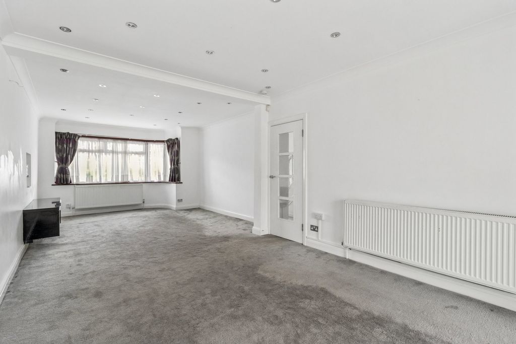 Property photo 2 of 21