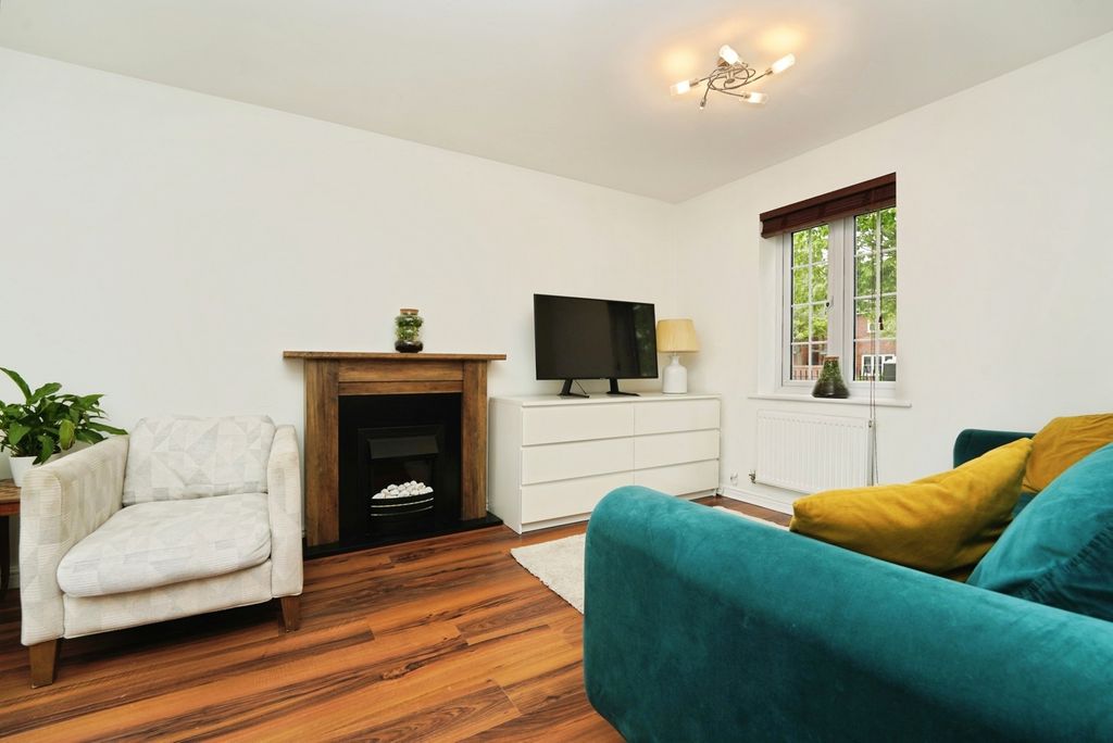 Property photo 2 of 19 Pbox-Img.Jpg