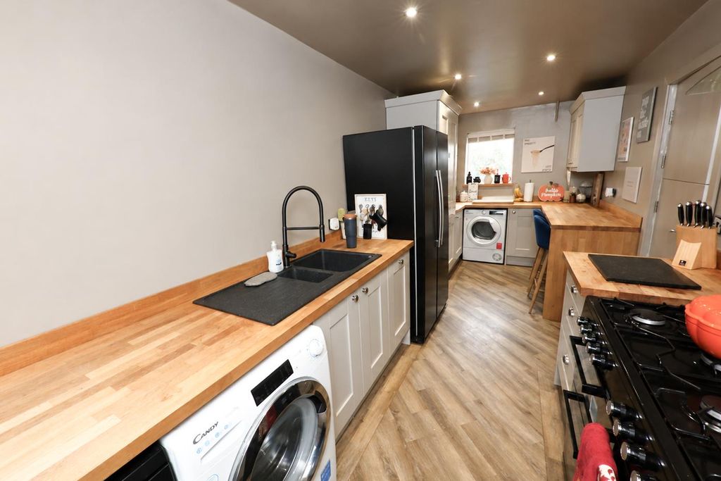 Property photo 2 of 19 Kitchen