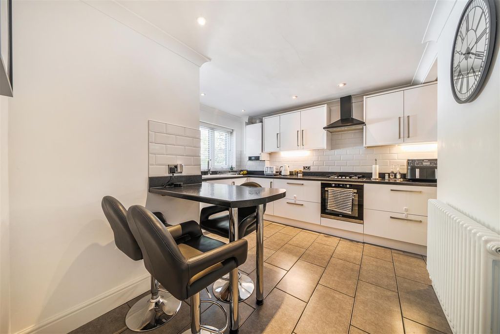 Property photo 3 of 19 1449365-7-69Ea530562De0.Jpg