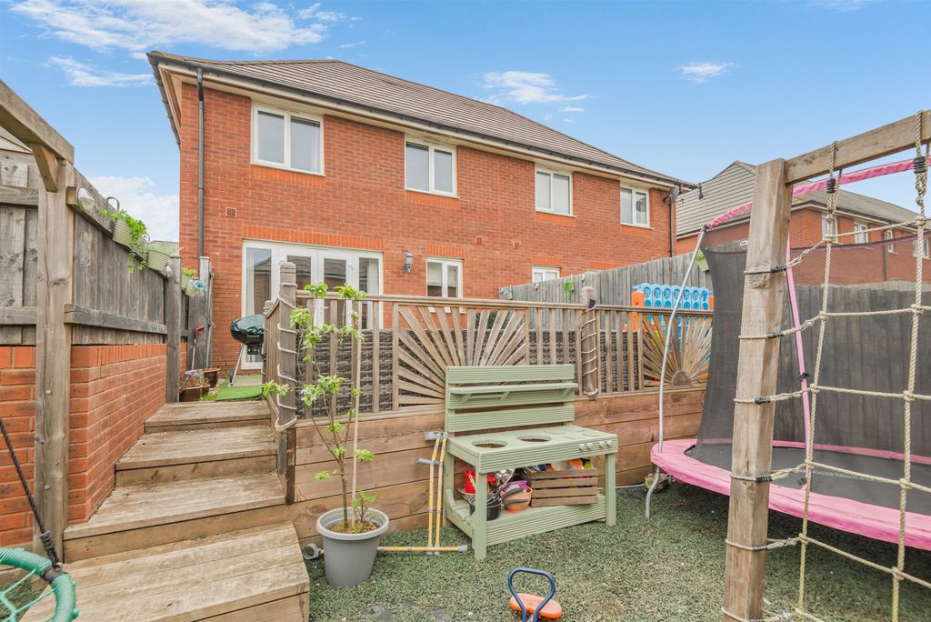 Property photo 2 of 21