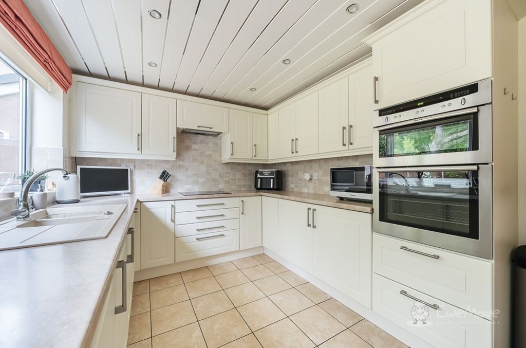 Property photo 3 of 14 4
