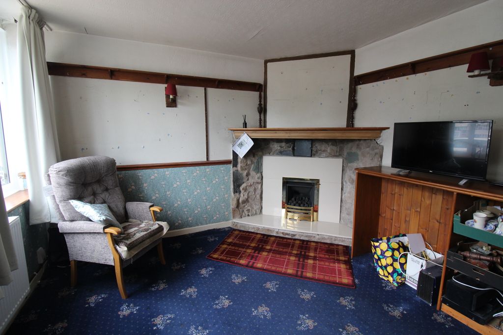 Property photo 3 of 17 Lounge
