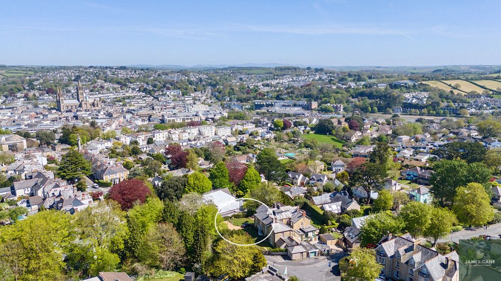 Property photo 2 of 41