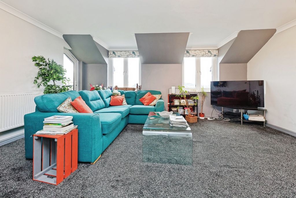 Property photo 2 of 17 Photo